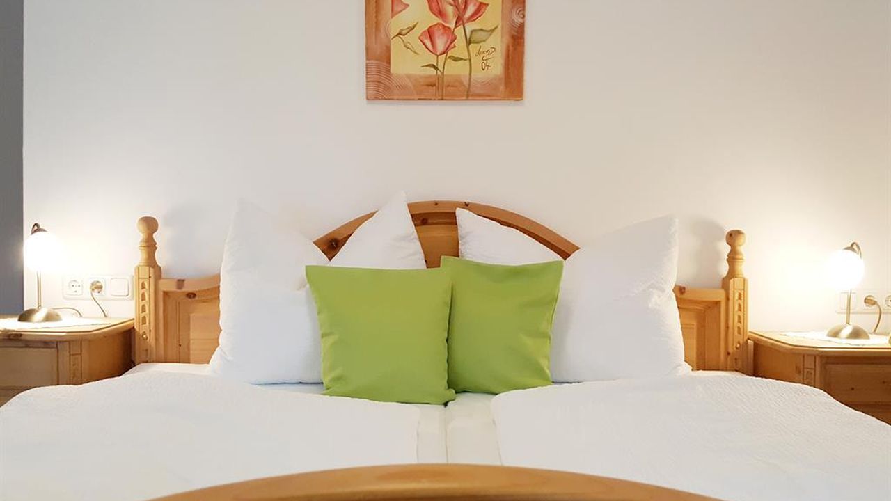 Ferienhaus-Gamsanger-Schlafzimmer03-1800x1200px-we Ferienhaus-Gamsanger-Schlafzimmer03-1800x1200px-we